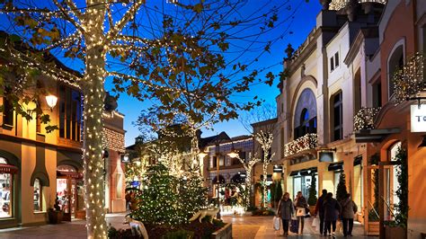 las rozas village outlet shopping.